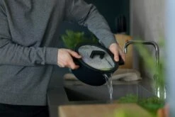 Fiskars Hard Face Cocotte 22 Cm -CocinaPro Ventas FHF1020875 04 fiskars hard face