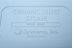 Spyderco 302 Piedra De Afilar De Bolsillo Cerámica Fino , 302F -CocinaPro Ventas SP302F 03 spyderco keramische slijpsteen fijn sp302f d3